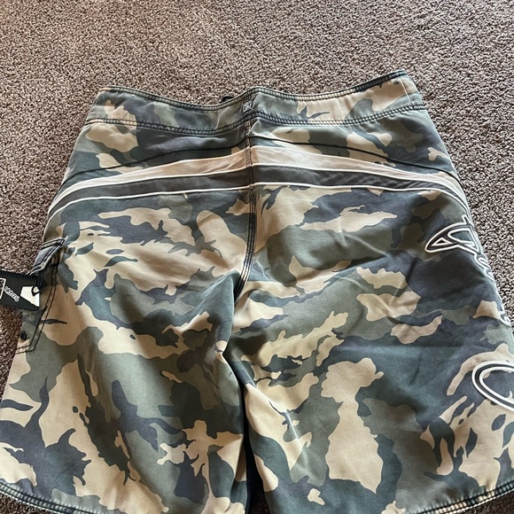 Billabong board shorts. - Picture 6 of 6